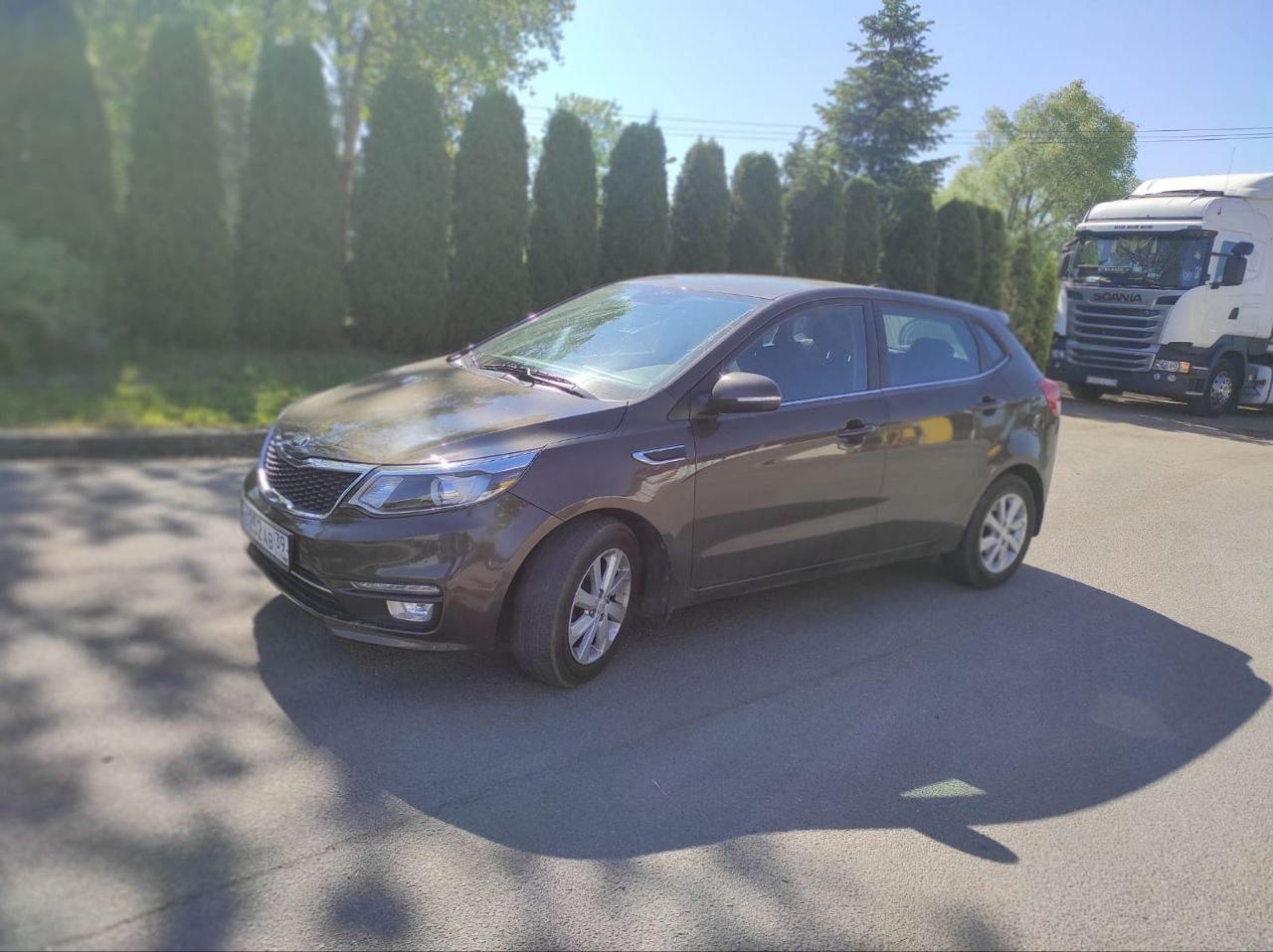 Kia Rio — вид сбоку